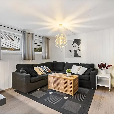Flat In Near Airport Sola